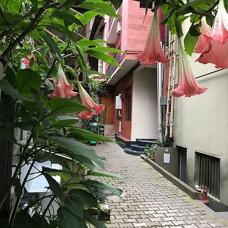 Holiday House Batumi Exterior photo